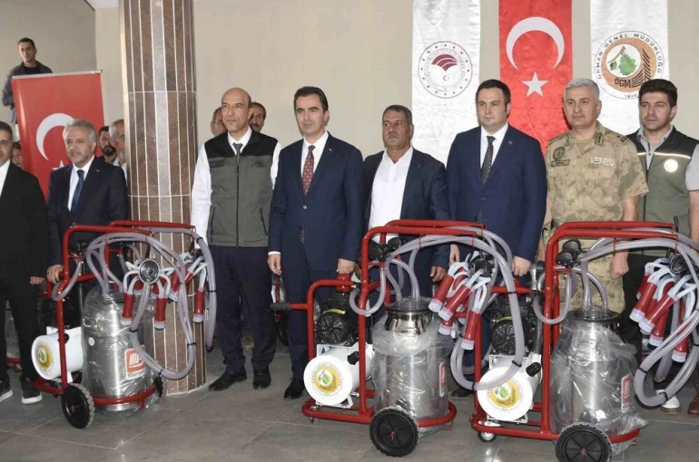 Bitlis’te köylülere süt sağım makinesi desteği