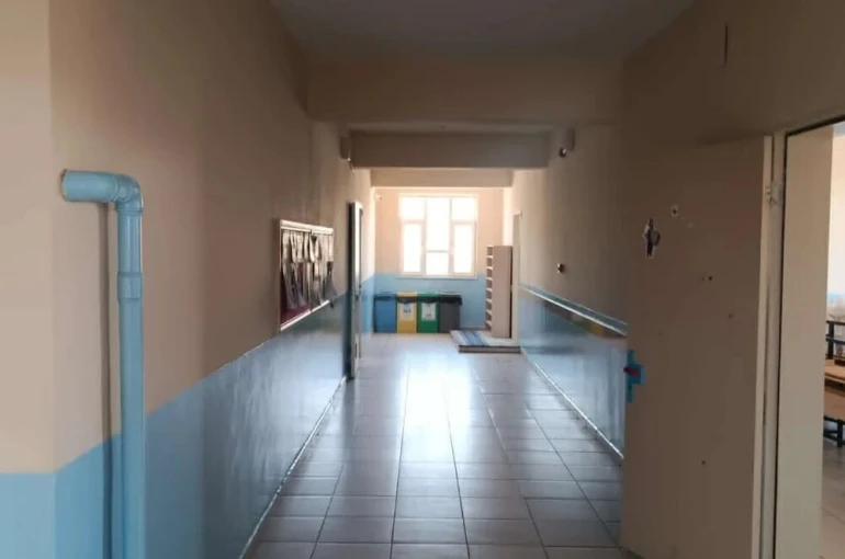 Bitlis’te okullar yükümlülerin elleriyle onarılıp güzelleştiriliyor