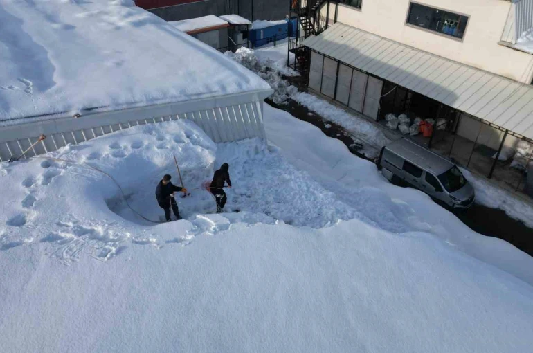 Bitlis’te tekstilciler kar yüzünden güneş panellerini kullanamıyor