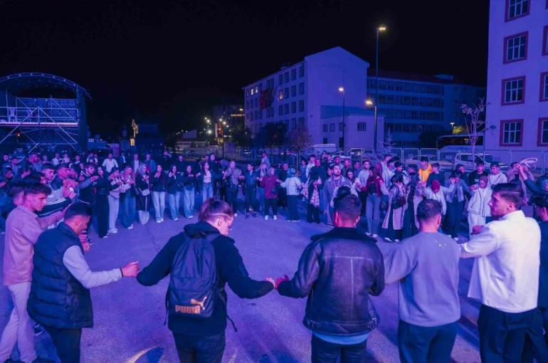 Bitlis’teki "Bir Anadolu Şenliği" türkülerle başladı
