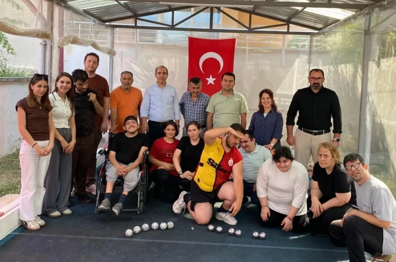 Bocce sahasında kuşaklar buluştu