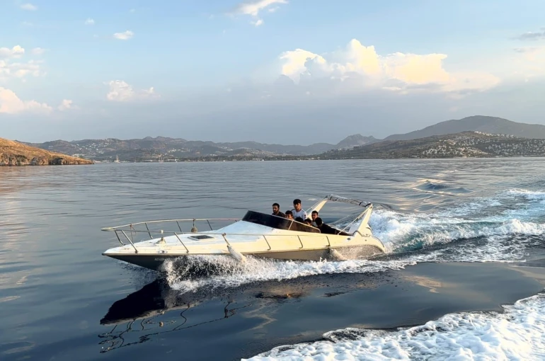 Bodrum açıklarında 18 düzensiz göçmen yakalandı: 2 gözaltı