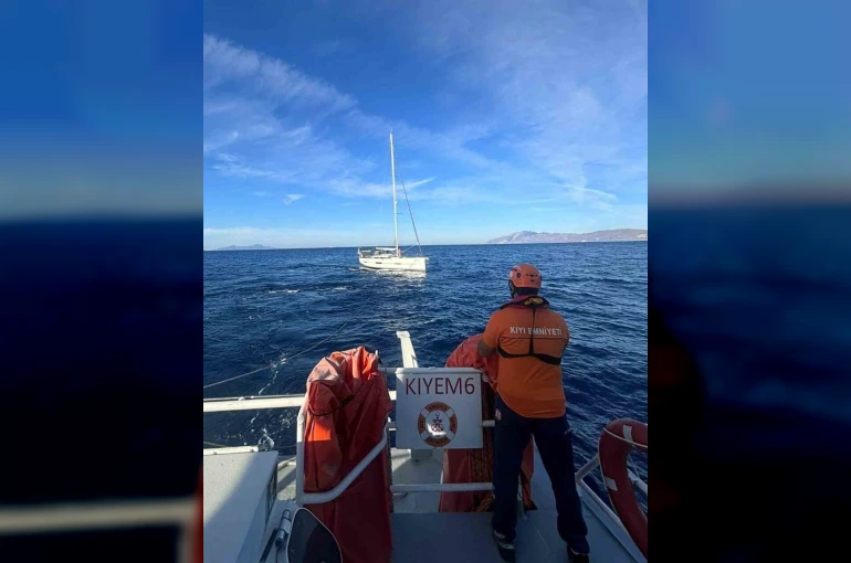 Bodrum Akçalı Adası açıklarında arızalanan yelkenli tekne kurtarıldı