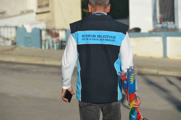 Bodrum Belediyesi minik yüzleri güldürdü