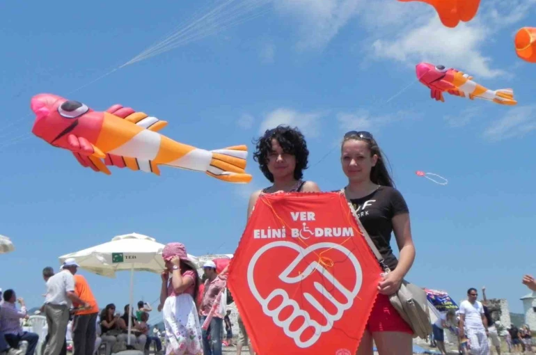 Bodrum uçurtma festivali 21 yıldır engelleri gökyüzünde kaldırıyor