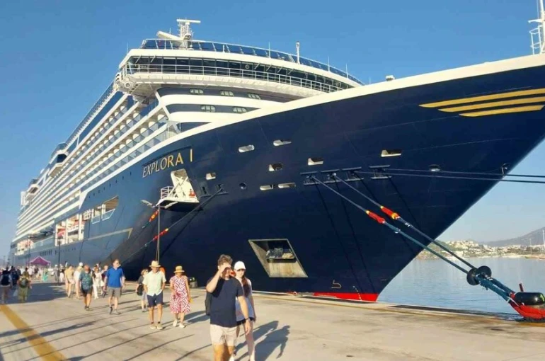 Bodrum’a 743 yolcusuyla geldi