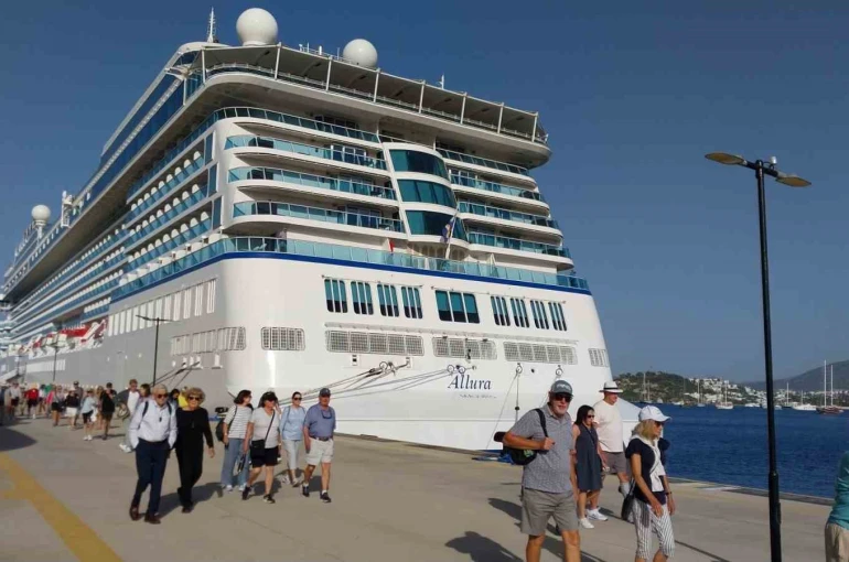 Bodrum’a kruvaziyer ile 1142 yolcu geldi
