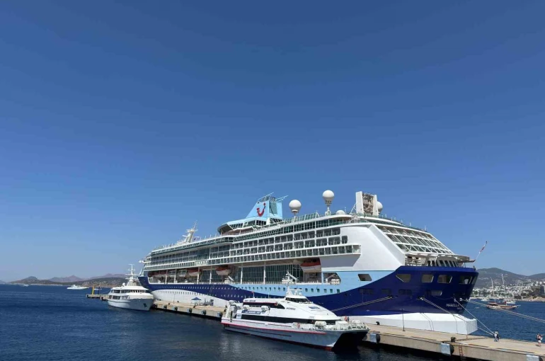 Bodrum’a turist akını; Deniz yoluyla 1760 turist geldi
