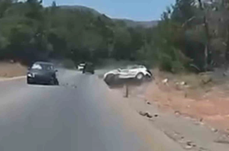 Bodrum’da 2 kişinin yaralandığı kaza anı kamerada