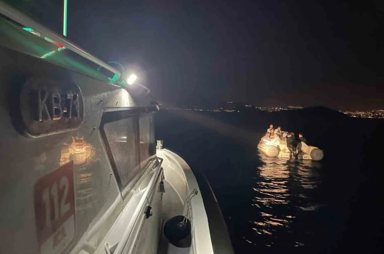 Bodrum’da 20 düzensiz göçmen kurtarıldı