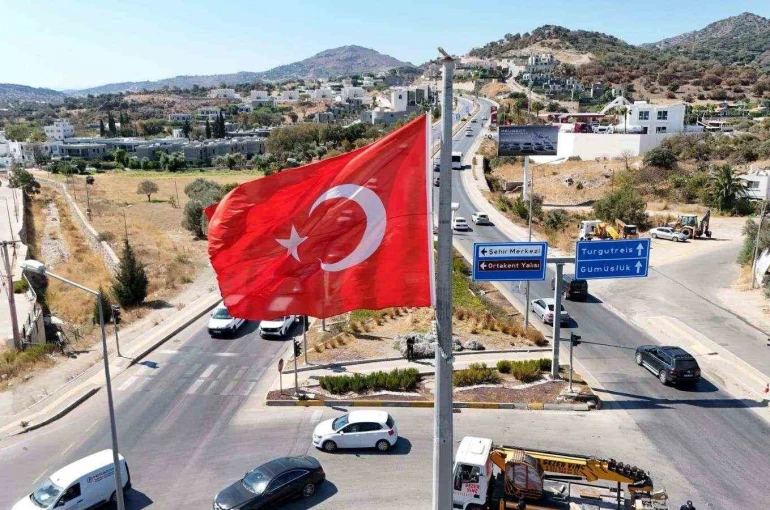 Bodrum’da bayrak direkleri bakımdan geçirildi