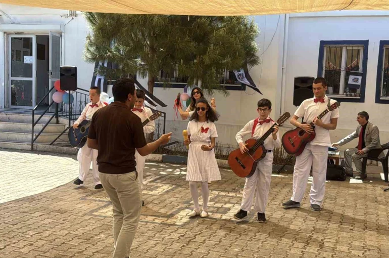 Bodrum’da özel öğrencilerden alkışlanan performans: "Hem vals yaptılar hem atölye açtılar"