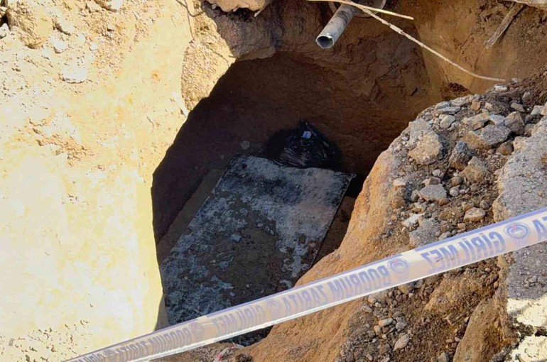 Bodrum’da su isale hattı kazısında lahit bulundu