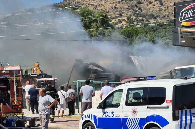Bodrum’da yapı market alev alev yandı