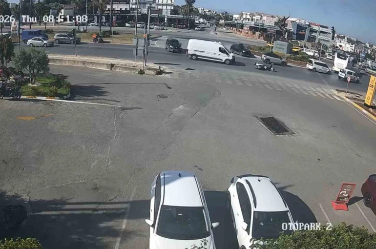 Bodrum’daki kaza kamerada: "Motosiklet savruldu, 2 kişi yaralandı"