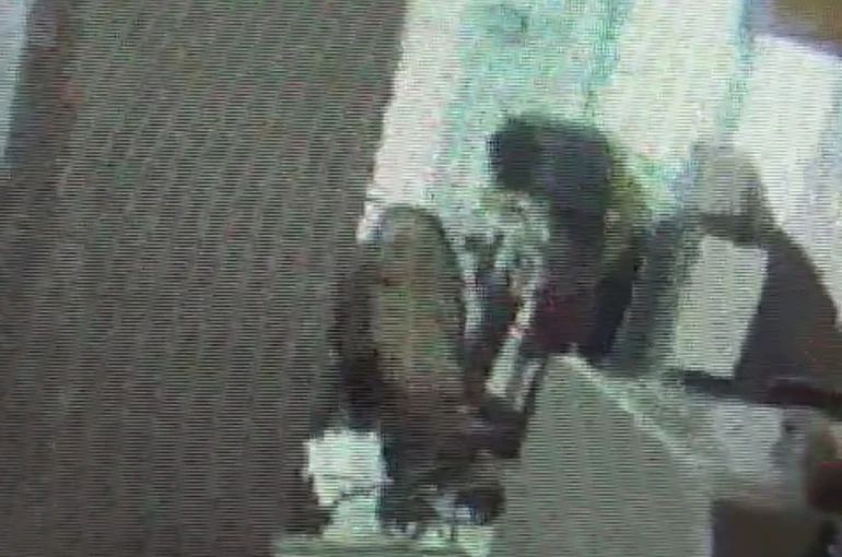 Boğazına şeker kaçan küçük kızı, jandarmanın Heimlich manevrası kurtardı