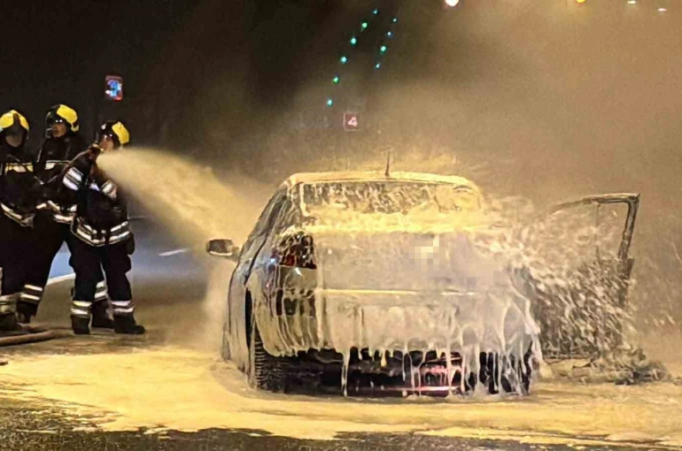 Bolu Dağı Tüneli’nde otomobil alev topuna döndü: Trafik kilitlendi
