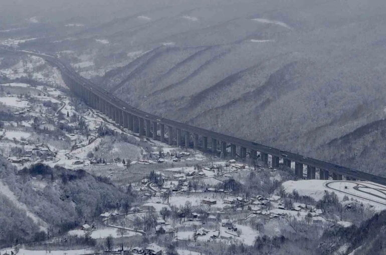 Bolu Dağı’nda kartpostallık kar manzarası