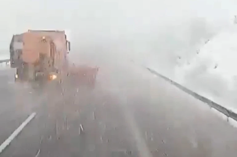Bolu geçişinde yoğun kar yağışı etkili oldu
