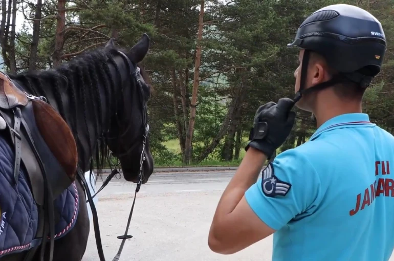 Bolu’da atlı jandarma timleri görev başında
