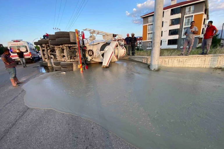 Bolu’da beton mikseri devrildi: 1 yaralı