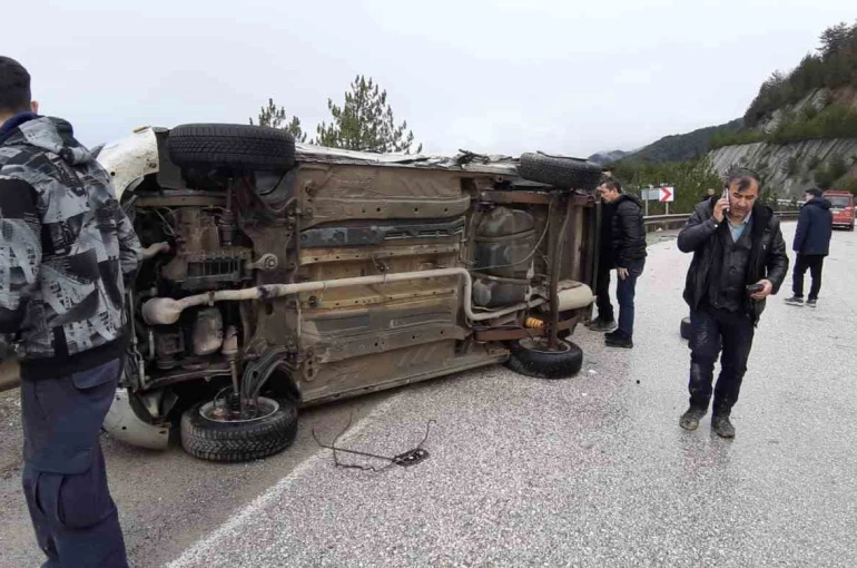 Bolu’da cenaze dönüşü kaza: 2 yaralı