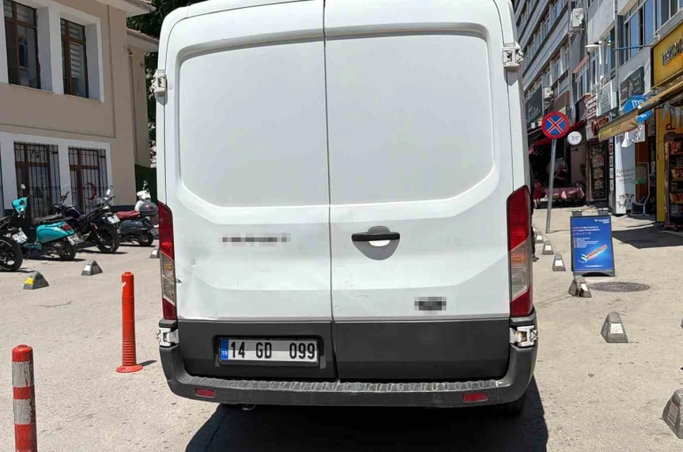 Bolu’da geri manevra yapan panelvan yaşlı kadına çarptı