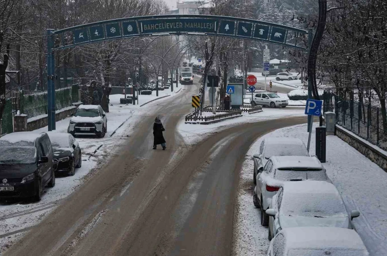Bolu’da kar yağışı sürüyor: Kış güzelliği havadan görüntülendi