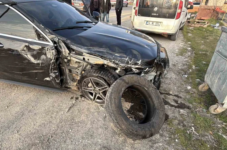 Bolu’da lüks otomobil ile cip çarpıştı: 4 yaralı