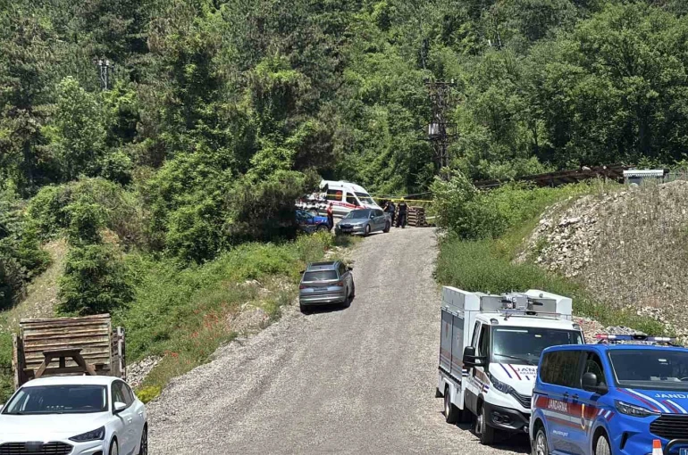 Bolu’da maden göcüğünde 12 saat geride kaldı