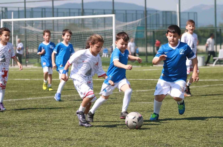 Bolu’da Mini Minikler Futbol Turnuvası heyecanı başladı