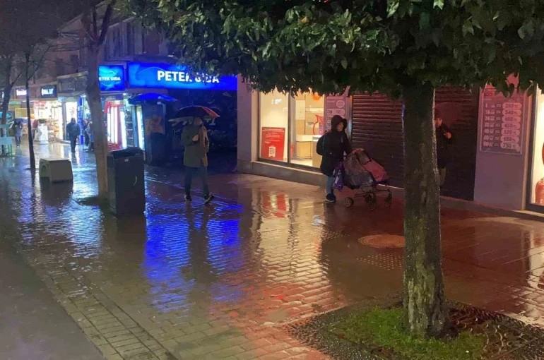 Bolu’da sağanak yağış etkili oluyor