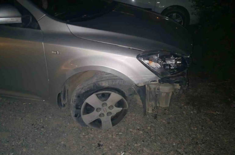 Bolu’da yön levhasına çarpıp kaçan alkollü sürücü kamerada bulundu