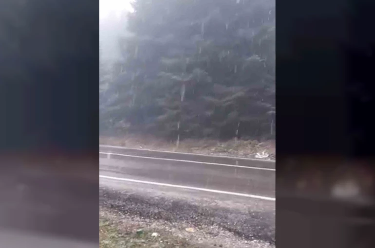 Bolu’nun yükseklerinde kar yağışı