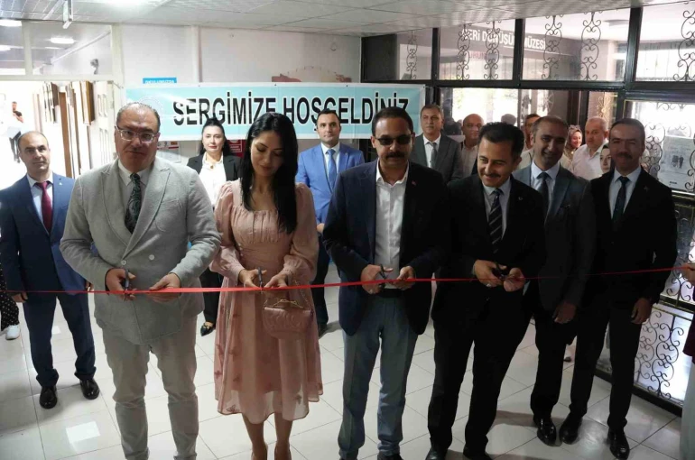 Bolvadin Halk Eğitimi Merkezinde yıl sonu sergisi açıldı
