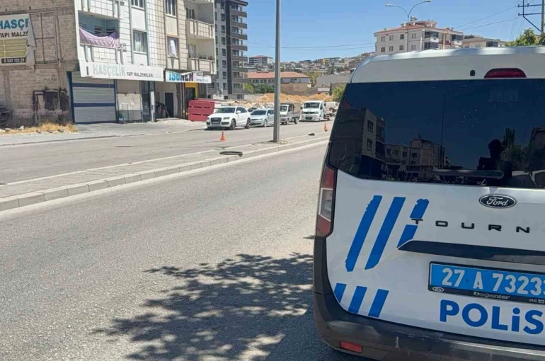 Boşanma aşamasındaki eşi tarafından silahla vurulan kadın ağır yaralandı