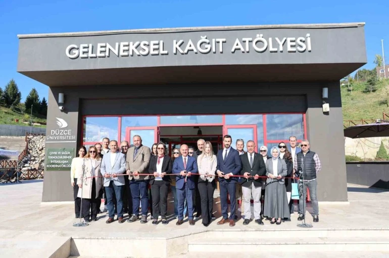 Botanik bahçenin çiçekleri sergisi beğeniye sunuldu
