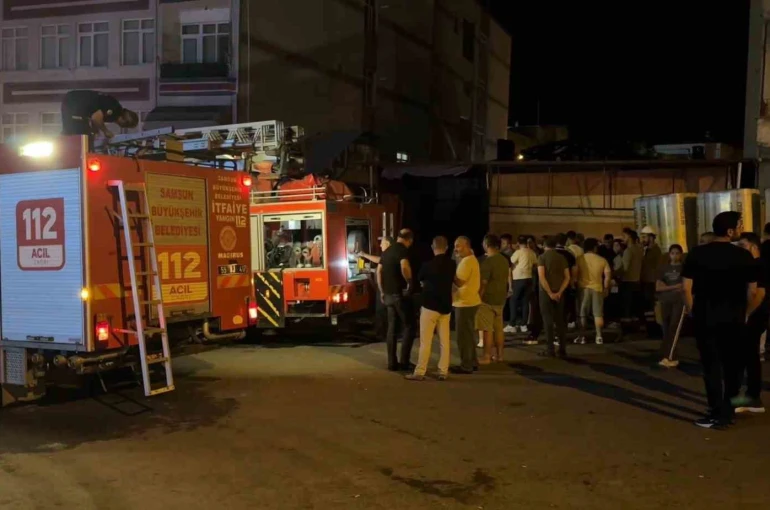 Boya deposu alevlere teslim oldu