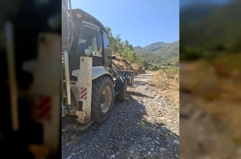 Bozdoğan’da arazi yolları bakıma alındı