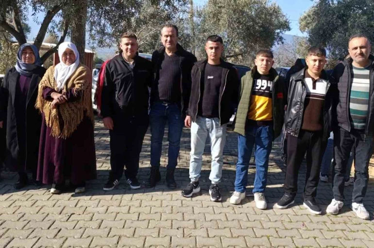 Bozdoğan’da askerler Kur’an-ı Kerim ve Türk Bayrağı ile uğurlandı