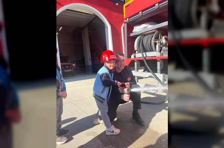 Bozkır'da küçük öğrencilere 'Afet ve Yangın Farkındalığı' eğitimi