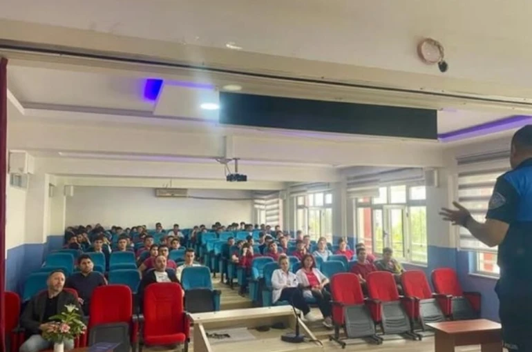 Bozüyük’te öğrencilere şiddet ve sosyal medya semineri