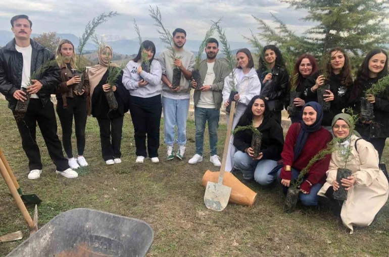 BŞEÜ Söğüt MYO’da yeni fidanlar toprakla buluştu