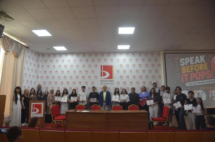 BŞEÜ’de İngilizce Yılsonu Gösterisi büyük beğeni topladı