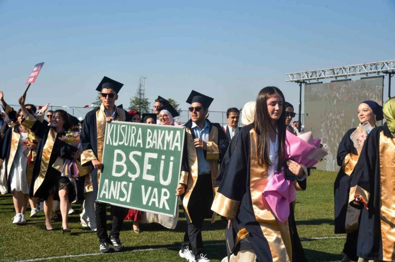 BŞEÜ’de mezuniyet coşkusu