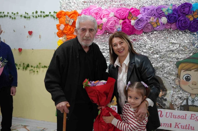 Bu kez yaşlılar minikleri ziyaret etti