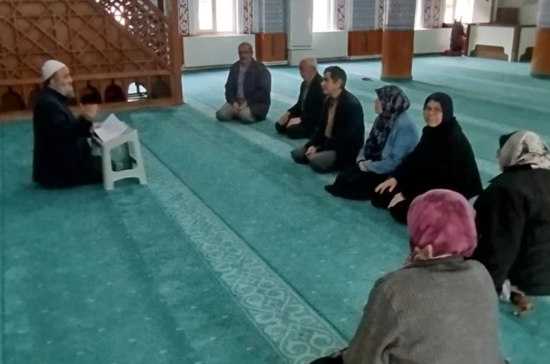 Buharkent’te hacı adayları seminer verildi