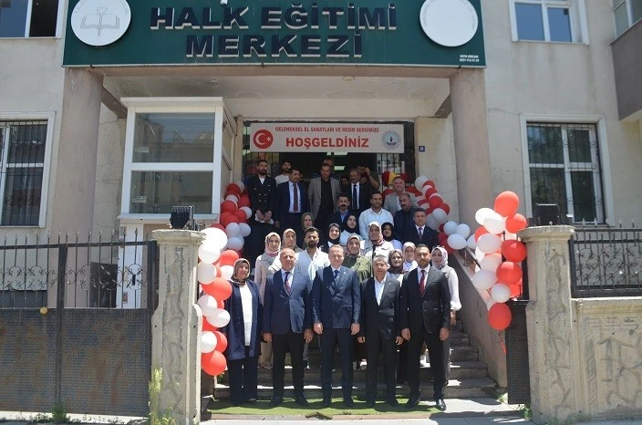 Bulanık’ta kursiyerlerin el emeği görücüye çıktı