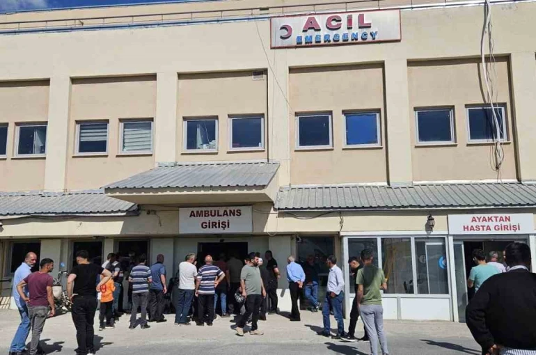 Bulanık’ta minibüs ile motosiklet çarpıştı: 1 ölü, 1 yaralı