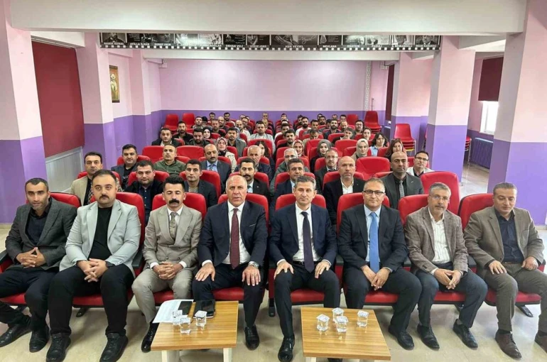 Bulanık’ta okul müdürleri istişare toplantısında bir araya geldi